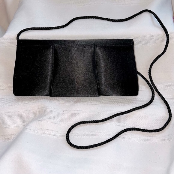 La Regale Elegant Black Clutch with Braided Strap - Picture 4 of 6